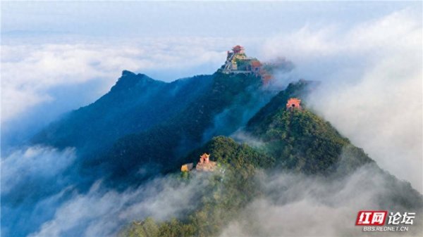 旗开网 【每日一图@湖南】在五雷山的云海里，触摸天空的温柔