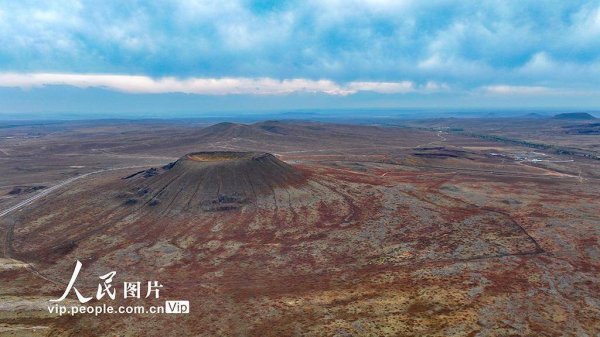 宏图优配 内蒙古乌兰察布：乌兰哈达火山群风景壮美